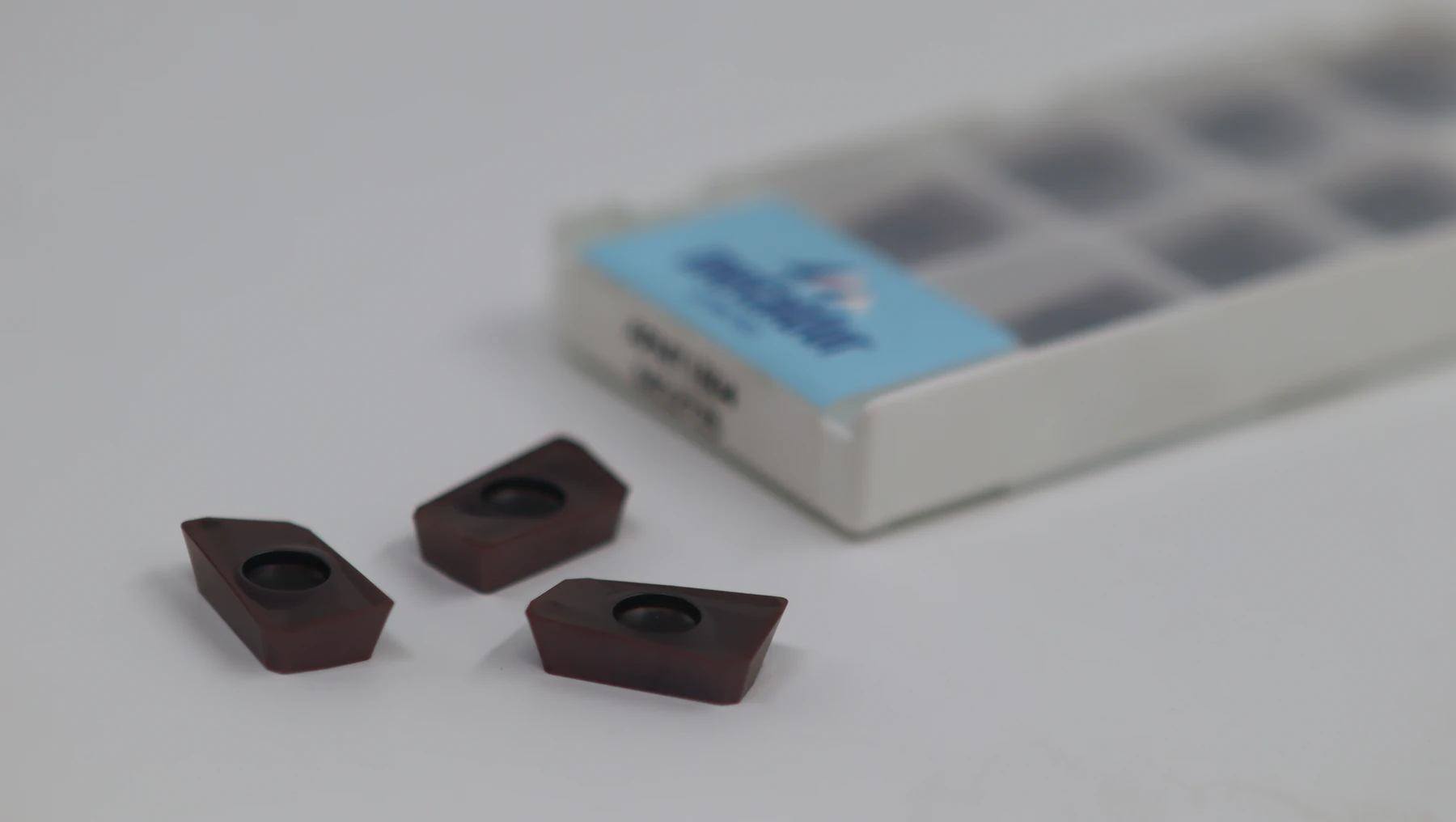 A black square insert stood on edge against its printed box, the grade designation CNMA120408 MD1600 legible on the label